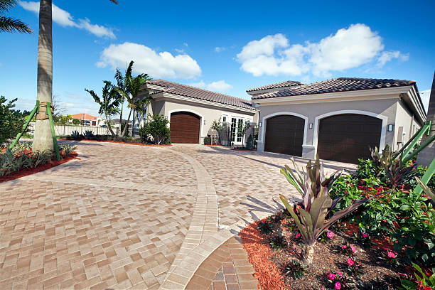 Best Driveway Paving Contractor  in Walls, MS